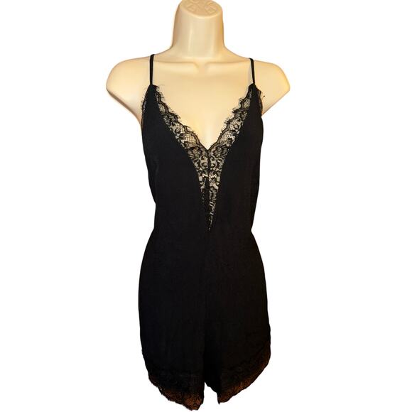 Express black lace coquette plunge romper size M - Picture 1 of 10